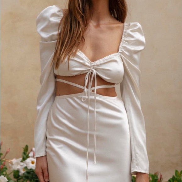 Princess Polly Tops - NWT Princess Polly Cream Satin Crop Blouse